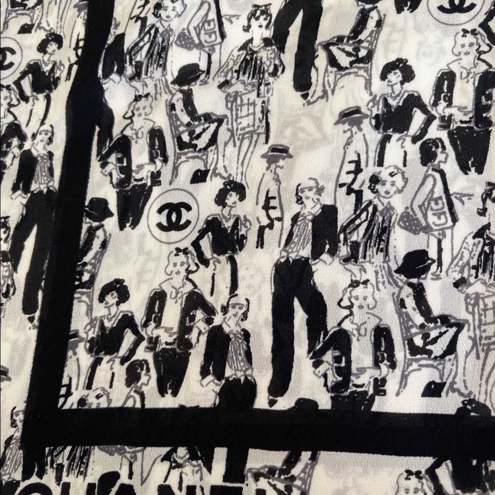 U R going to ❤️Chanel scarf💋